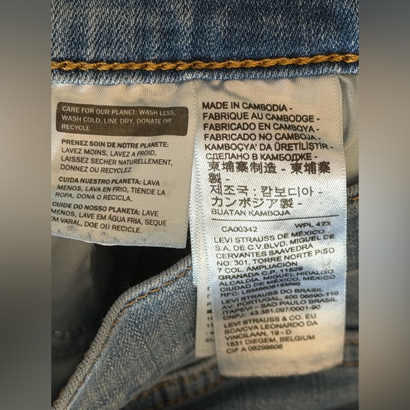 Levis Light Blue Denim Jeans - Picture 4 of 7